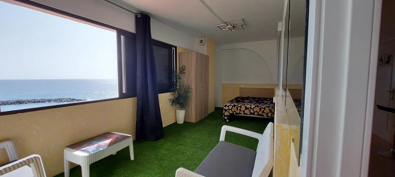First Line Of The Ocean, 3 Bedrooms & Free Wifi 플라야데라스아메리카스 펜션
