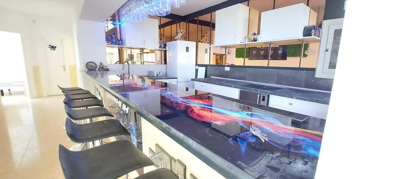 First Line Of The Ocean, 3 Bedrooms & Free Wifi 플라야데라스아메리카스 0*,  스페인
