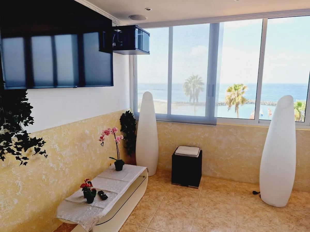 First Line Of The Ocean, 3 Bedrooms & Free Wifi 플라야데라스아메리카스 0*,  스페인